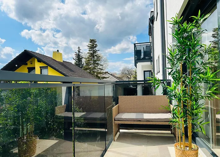 Modern With Free Parking *